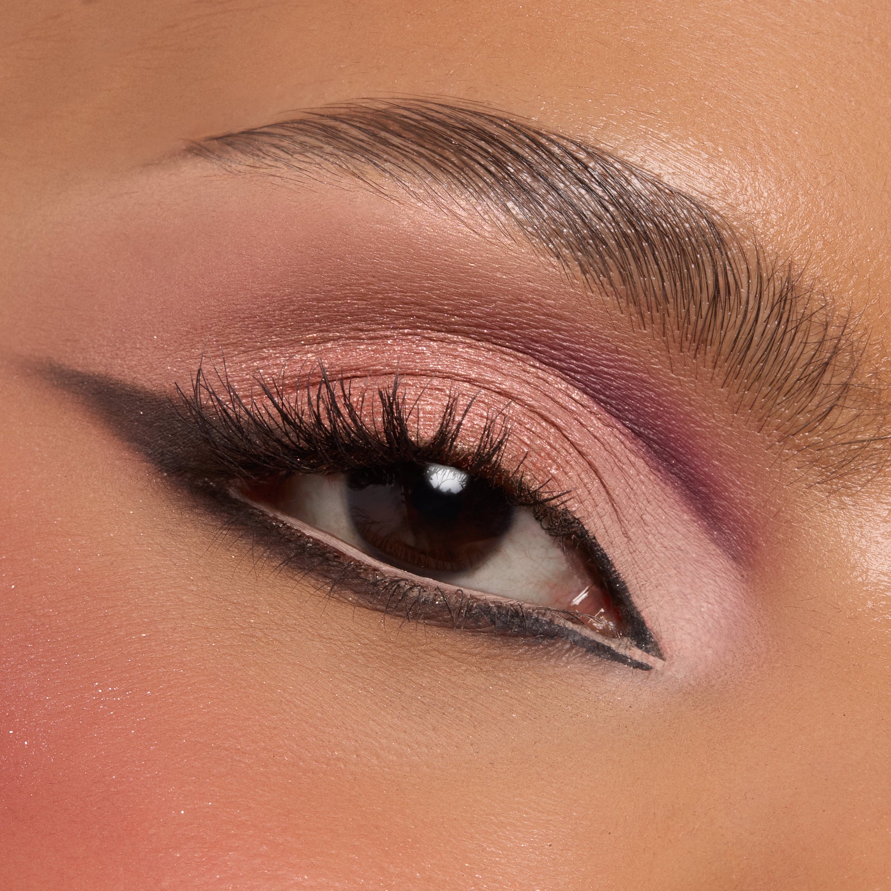 Smoke 'N Roses - Effortless Confident Eye Focus