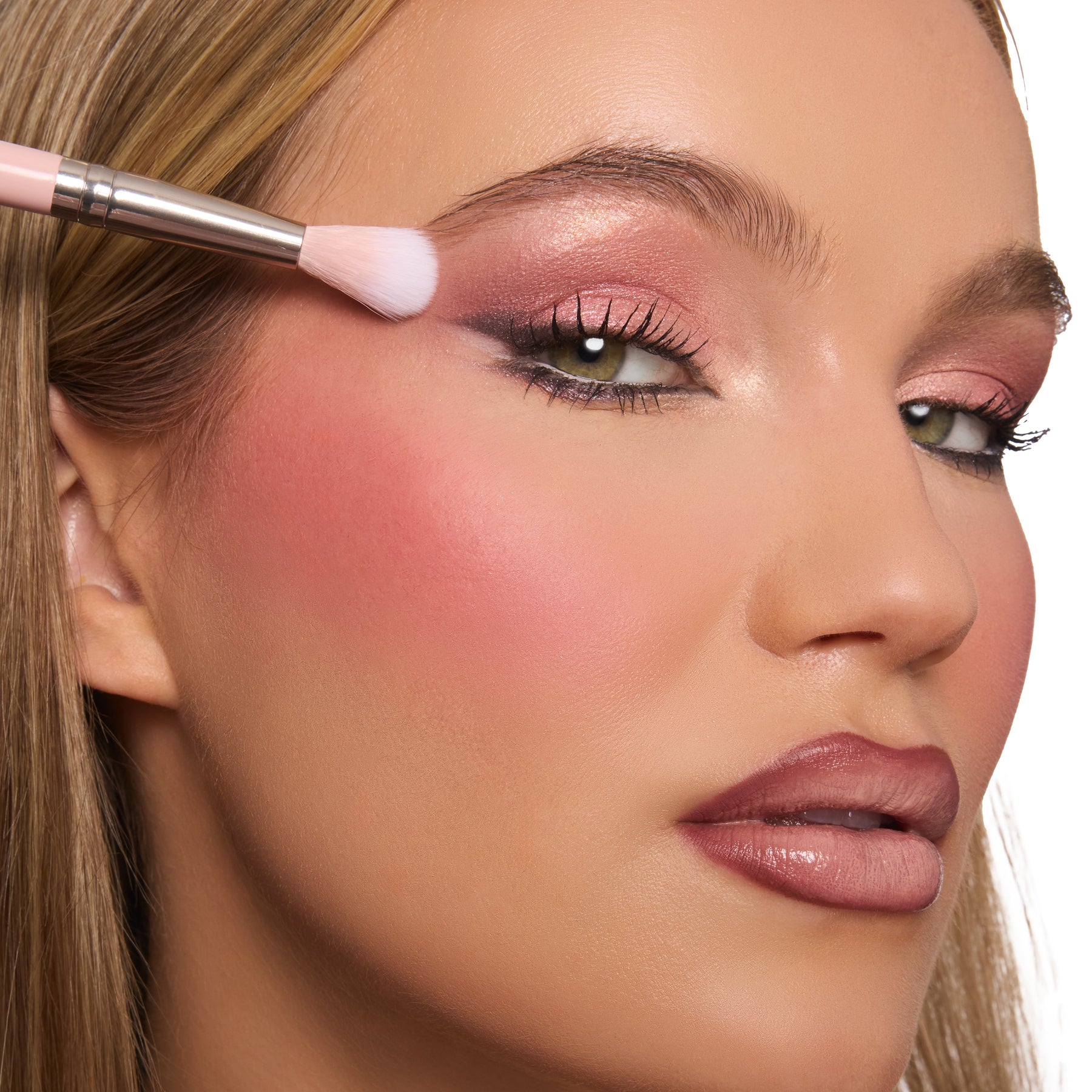 Smoke 'N Roses - Effortless Confident Eye Focus