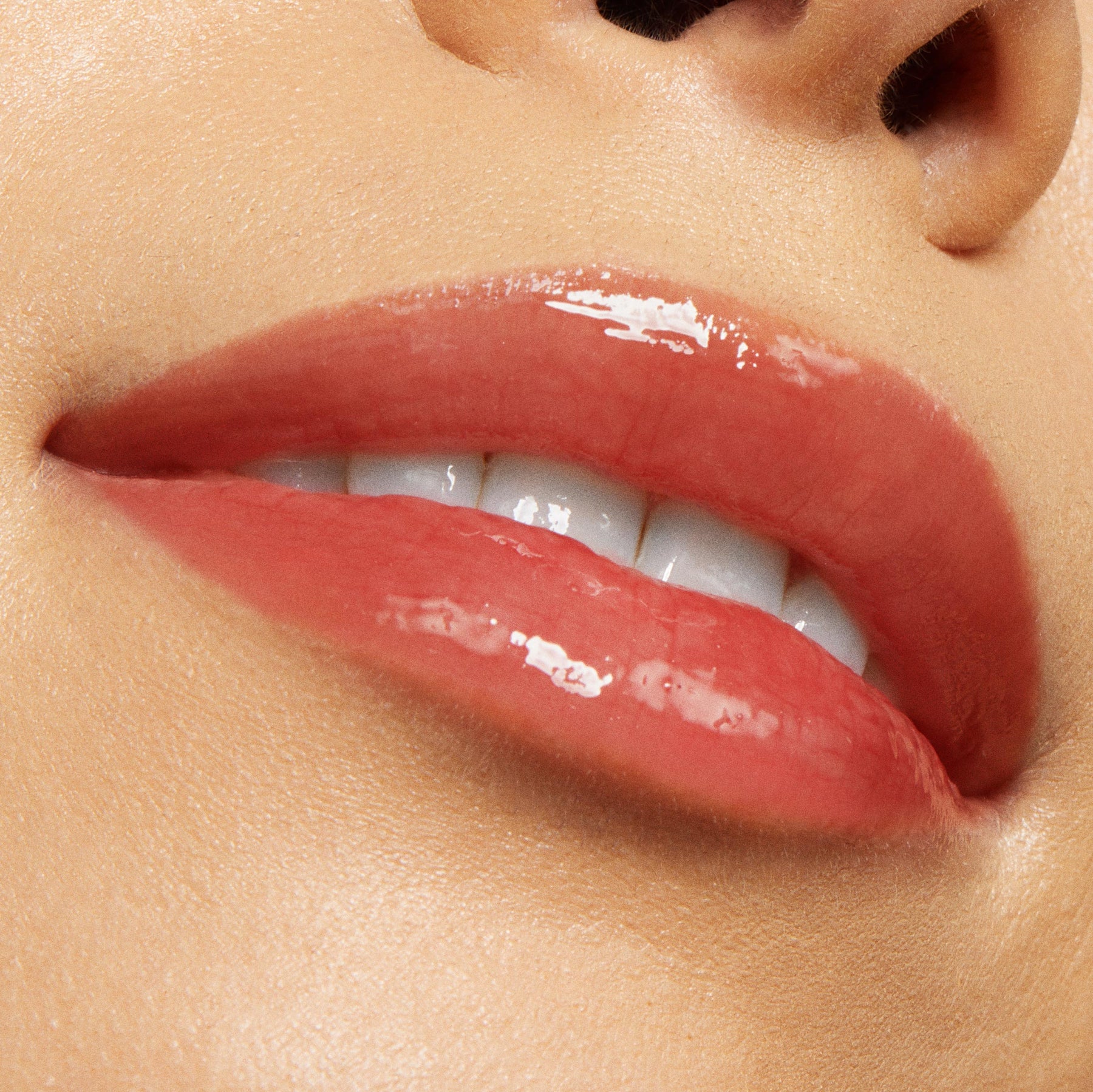 Vampy Lips - Featherlight Iconic Lip Veil