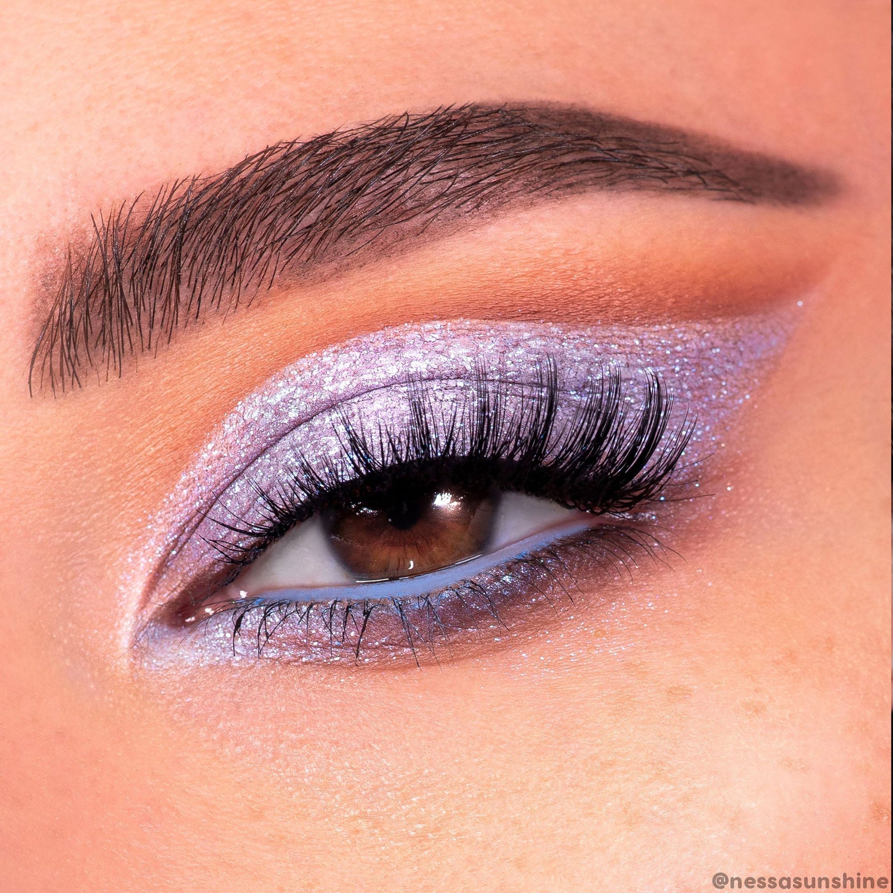 Moon Daisy - Shimmering Confident Eye Glow